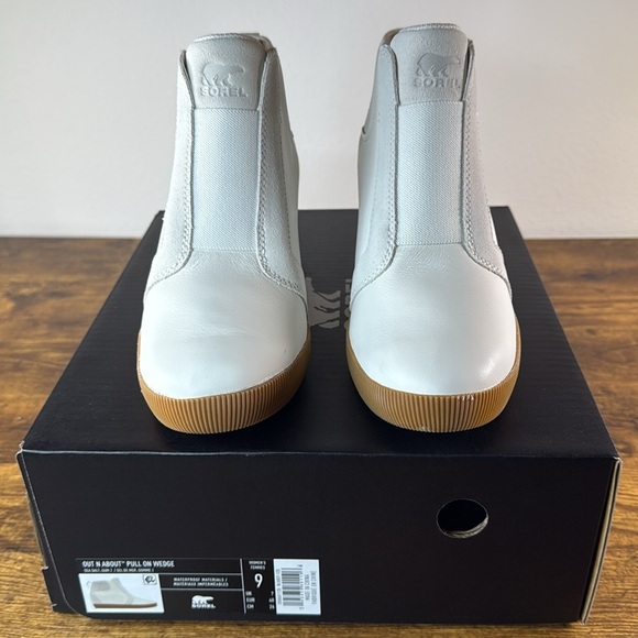 NWT Sorel Women's White Leather Winter Boots - Picture 2 of 12